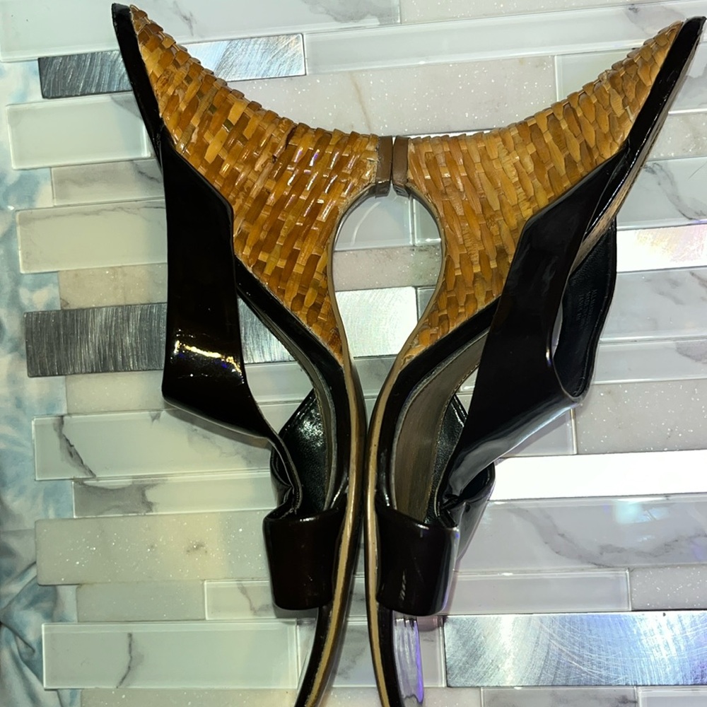 #185-(7) Vintage Italian Etienne Aigner Ladies Wicker Sandals w/ unique wicker - Picture 9 of 11
